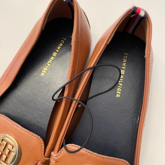 NWOT Tommy Hilfiger Harmen Loafer Shoes Flats Size 8 Faux Leather - Picture 3 of 9